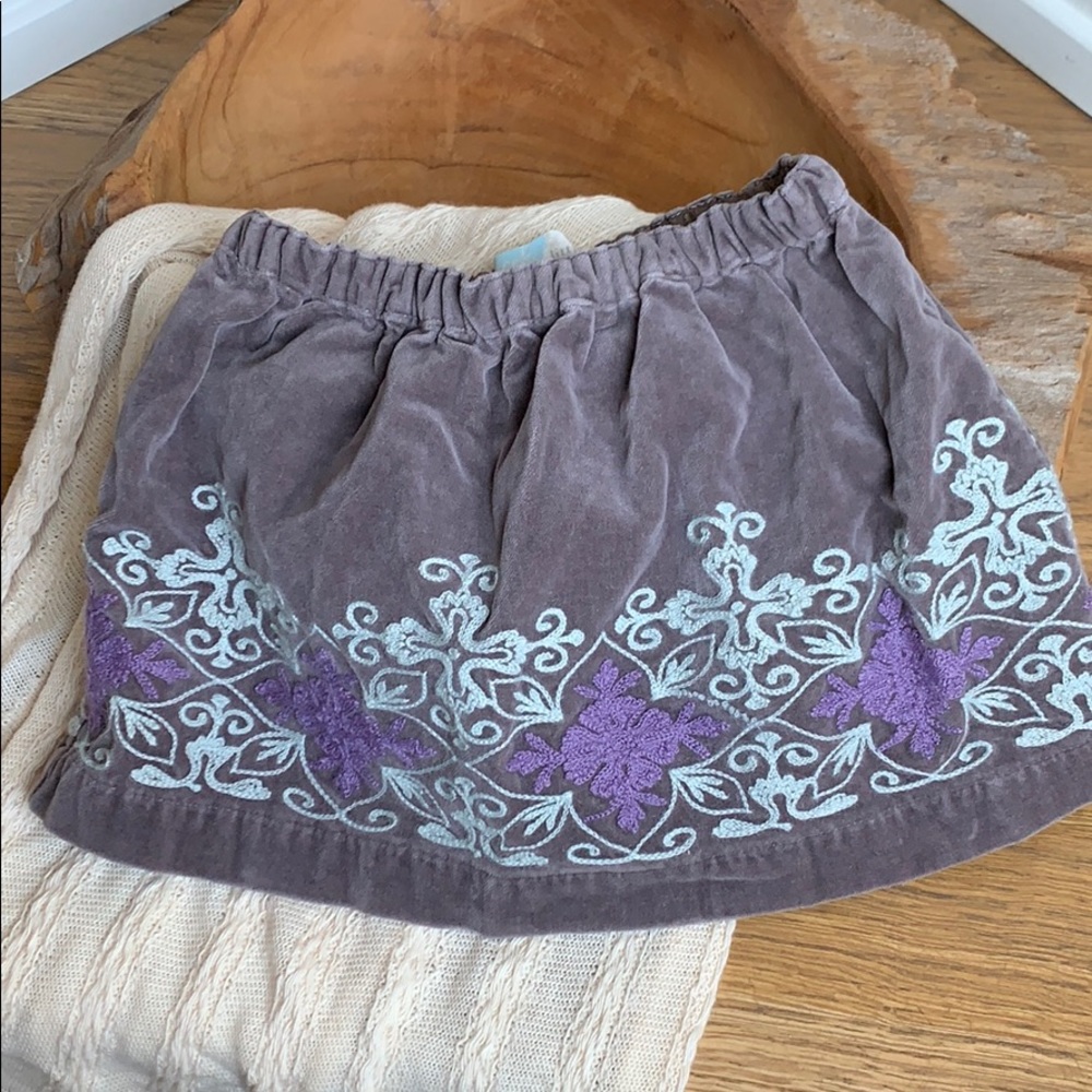 Peek! lLil’ peanut Grey velour skirt w/embroidery